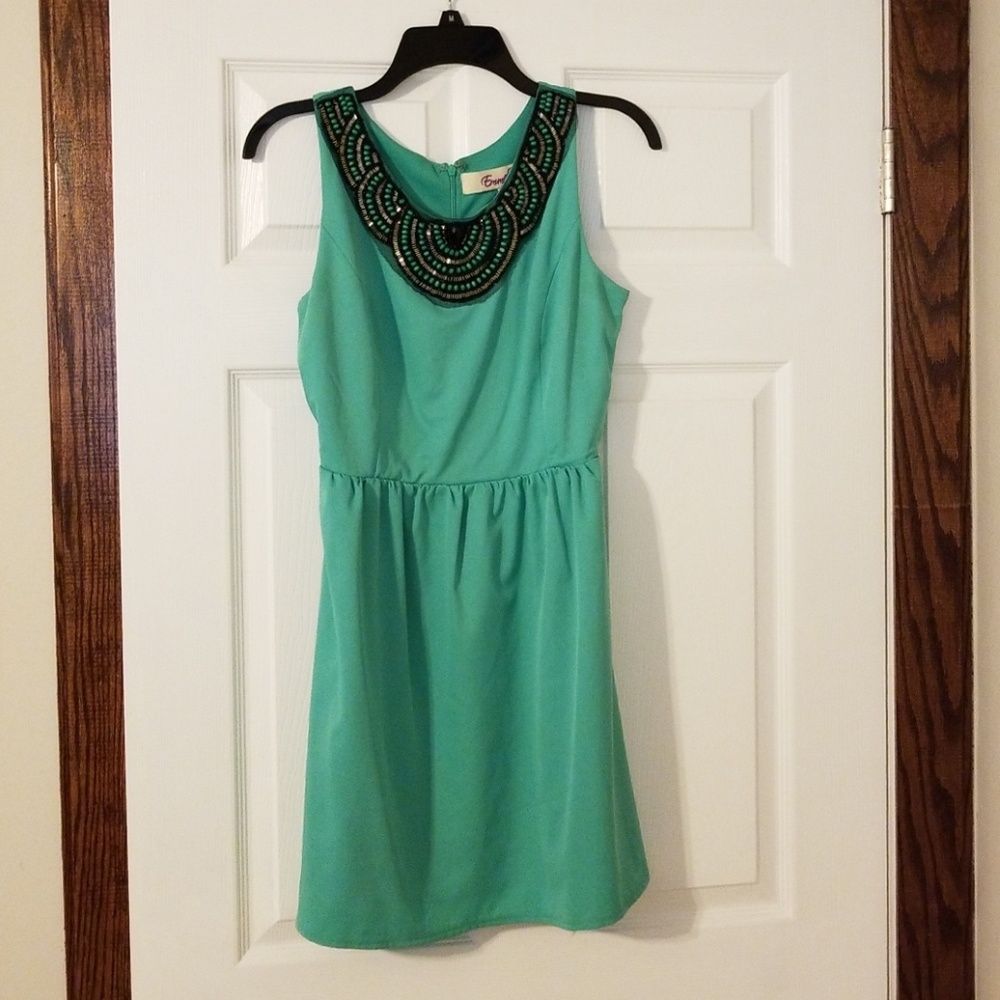 🛍Adorable dress with neckline detailing